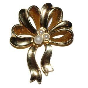 Vintage Avon Gold Tone Metal Bow Faux Pearl Brooch